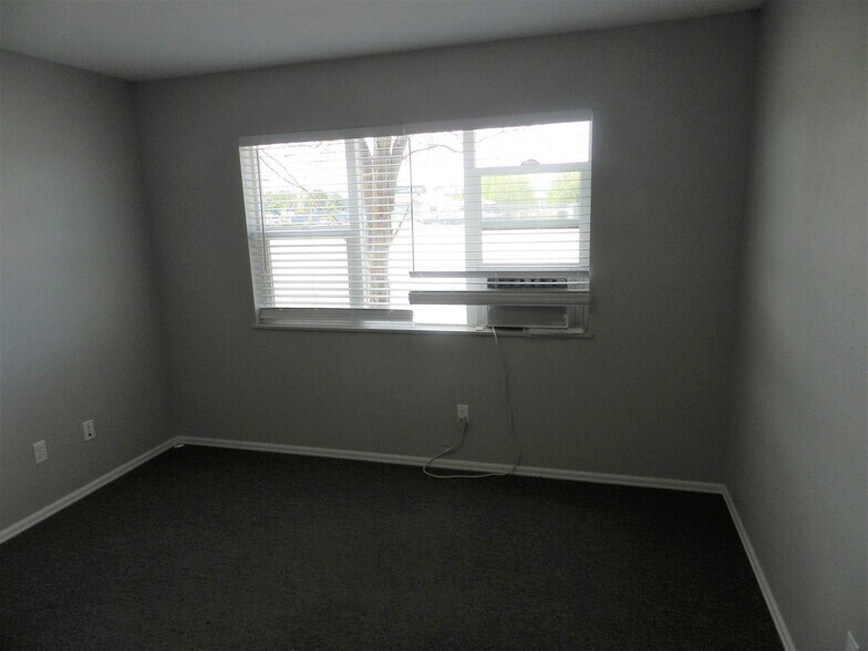 More Photos Of 445 Kristen Ct, Montrose Warehouse For Sale