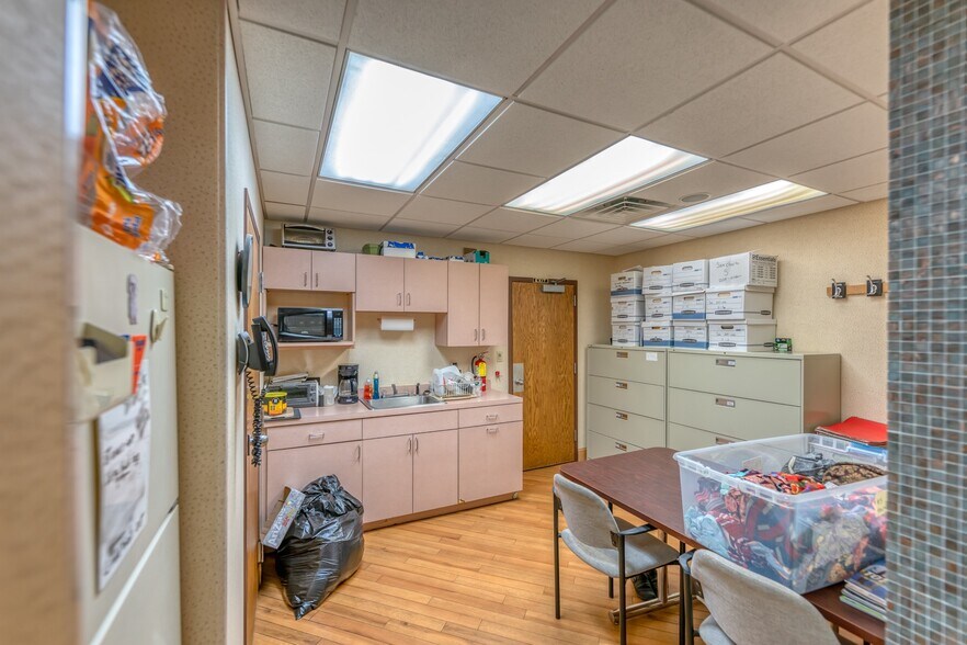 More Photos Of 40 Hurley Ave, Kingston Medical For Sale