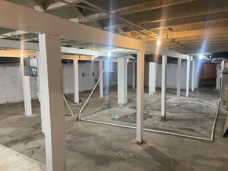 More Photos Of 1604 Deloss St, Indianapolis Flex For Lease