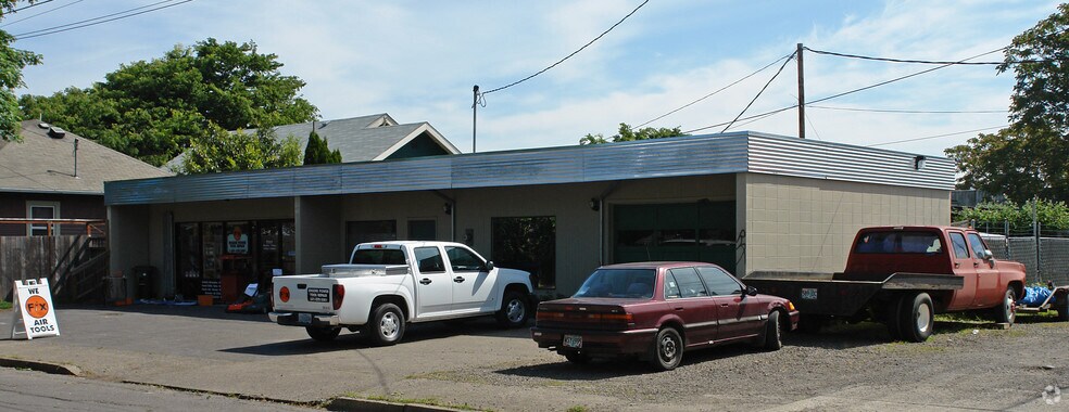More Photos Of 245 Van Buren St, Eugene Freestanding For Lease
