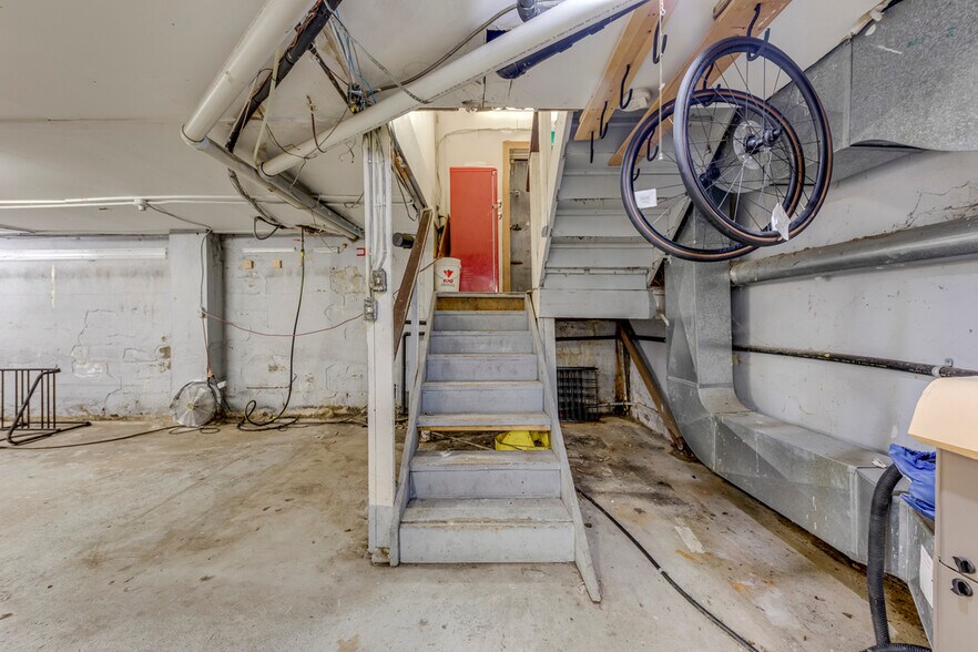 More Photos Of 3267 Lake Shore Blvd W, Toronto Storefront For Sale