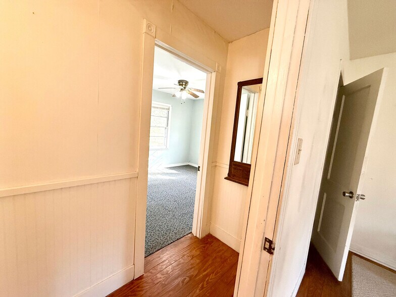 More Photos Of 9278 N Highway 77, Lexington Flex For Sale