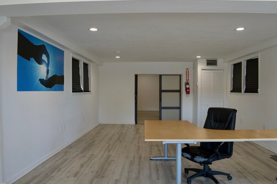 More Photos Of 212 Main St, Auburndale Flex For Sale