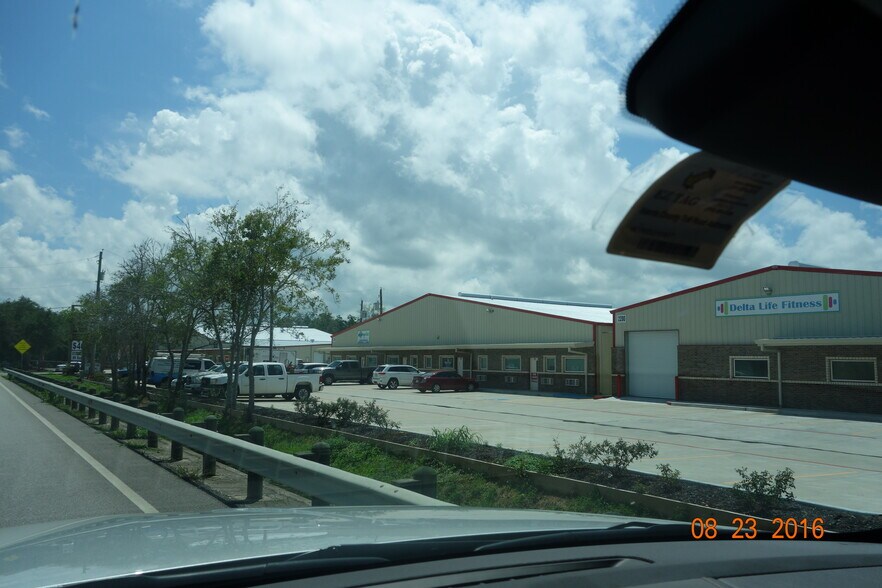 More Photos Of 2260 Dickinson Ave, Dickinson Warehouse For Lease