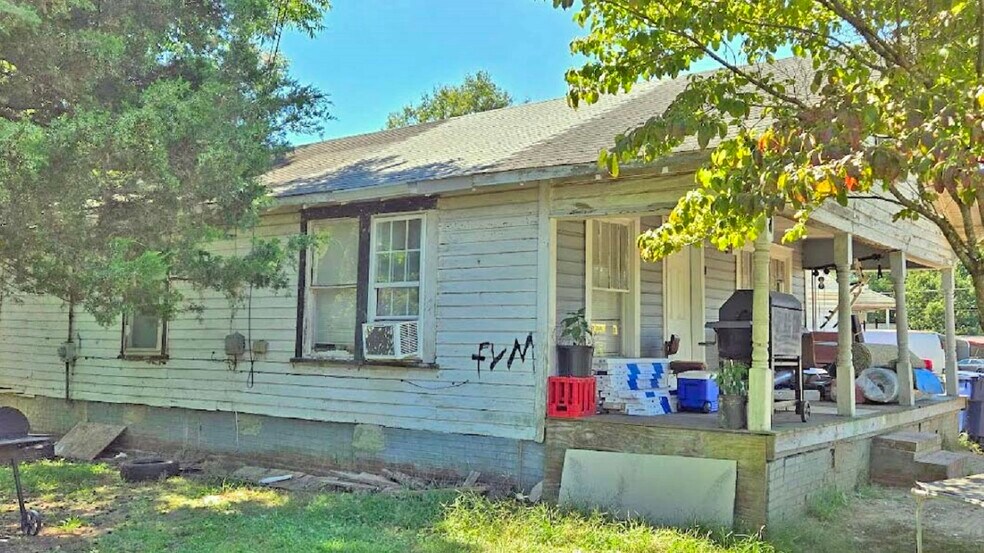 More Photos Of 554 Bragg St, Sanford General Retail For Sale