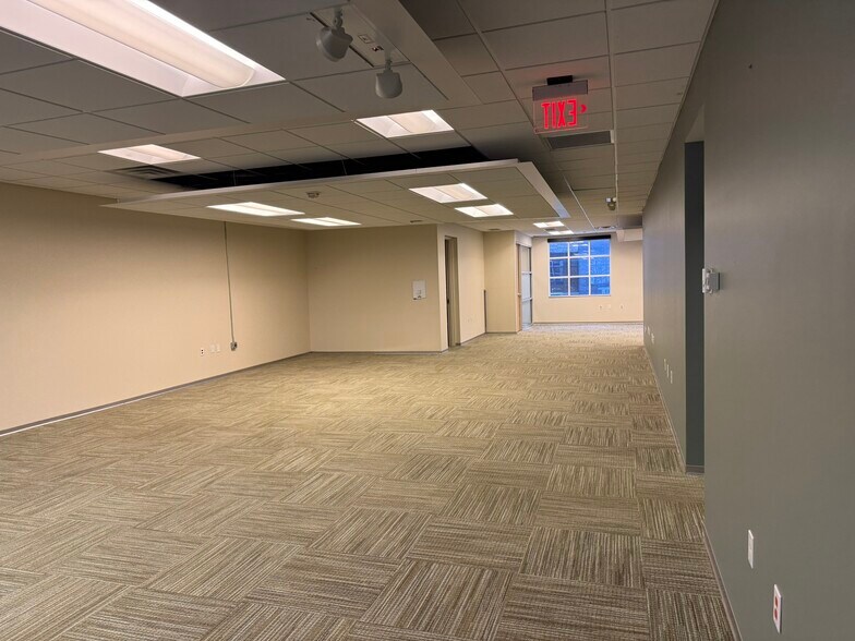 More Photos Of 909 E Republic Rd, Springfield Office For Sale