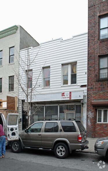 More Photos Of 276 Grand St, Brooklyn Storefront Retail Residential For Lease