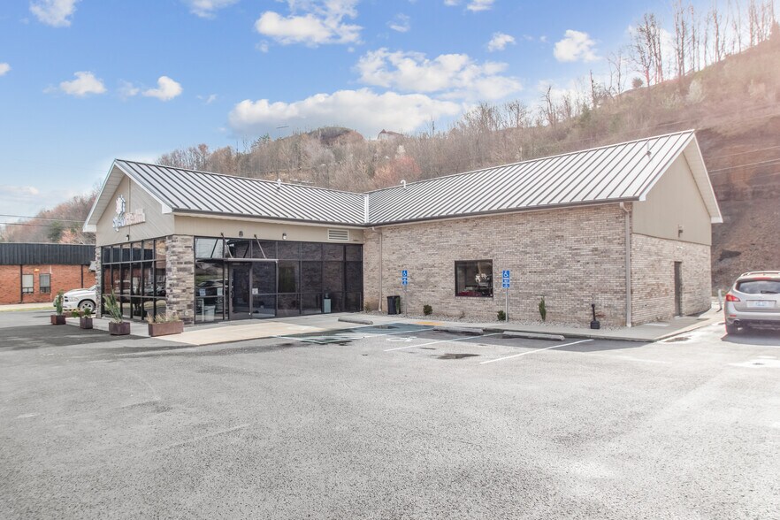 More Photos Of 182 Roy Campbell Dr, Hazard Medical For Sale