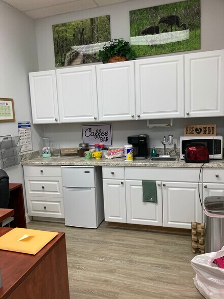 More Photos Of 3208 Chiquita Blvd S, Cape Coral Office For Lease