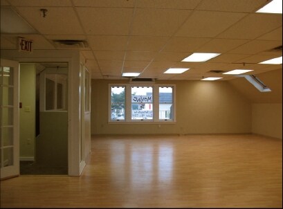 More Photos Of 44 Lafayette Rd, North Hampton Storefront Retail Office For Lease