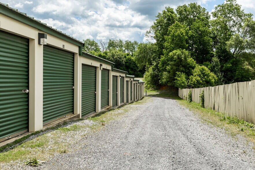 More Photos Of 1614 N Valley Pike, Rockingham Self Storage For Sale