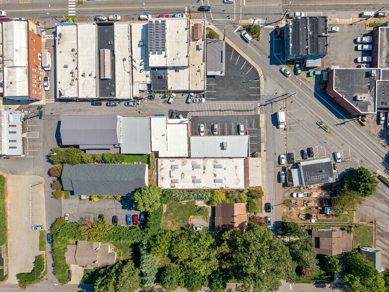 More Photos Of 13 Central Ave, Weaverville Freestanding For Lease