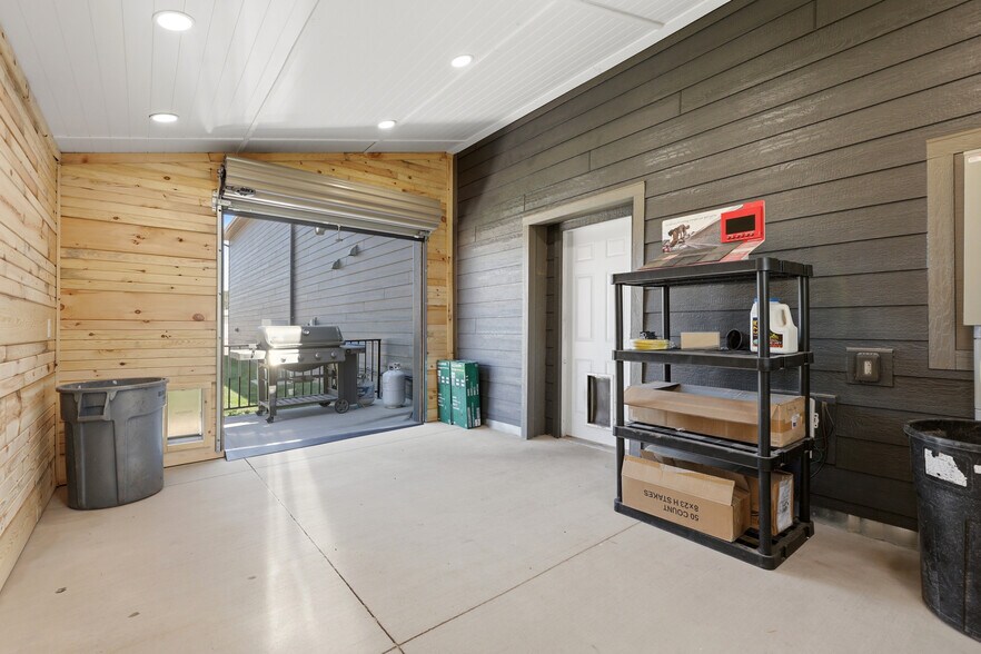 More Photos Of 11700 Sturgis Rd, Summerset Warehouse For Sale