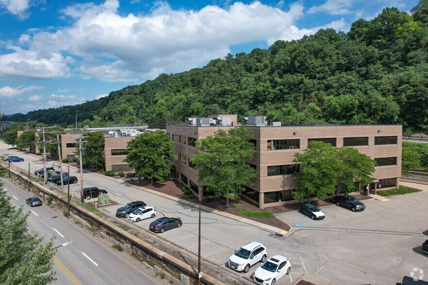 More Photos Of 2200-2214 Liberty Ave, Pittsburgh Flex For Lease