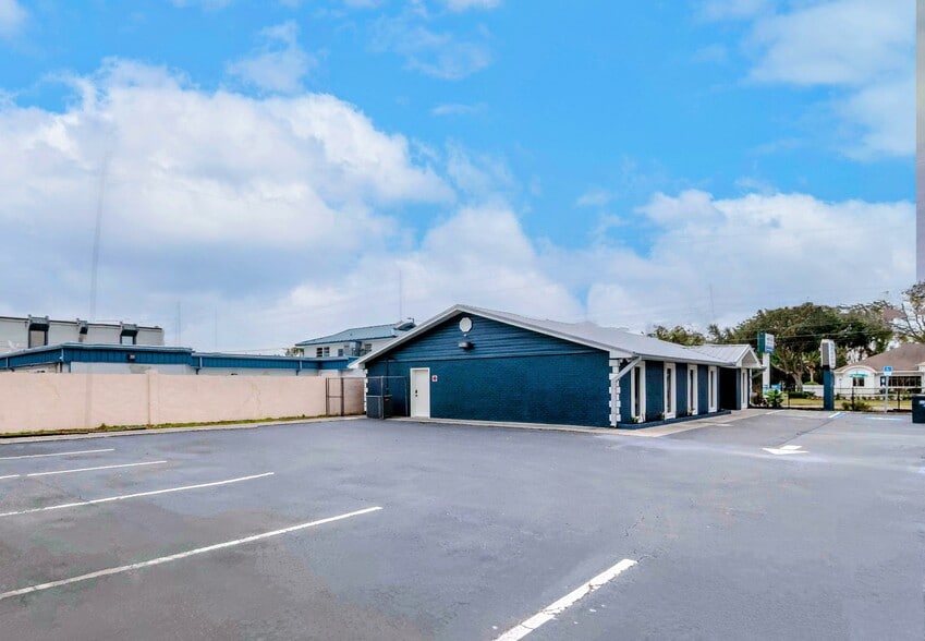More Photos Of 3205 W Waters Ave, Tampa Medical For Sale