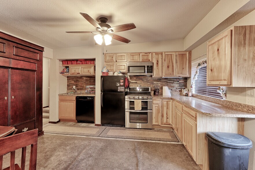 More Photos Of 30200 Highway 72, Golden Service Station For Sale