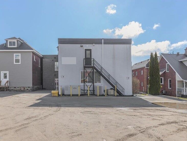 More Photos Of 361 King St, Midland Office For Sale