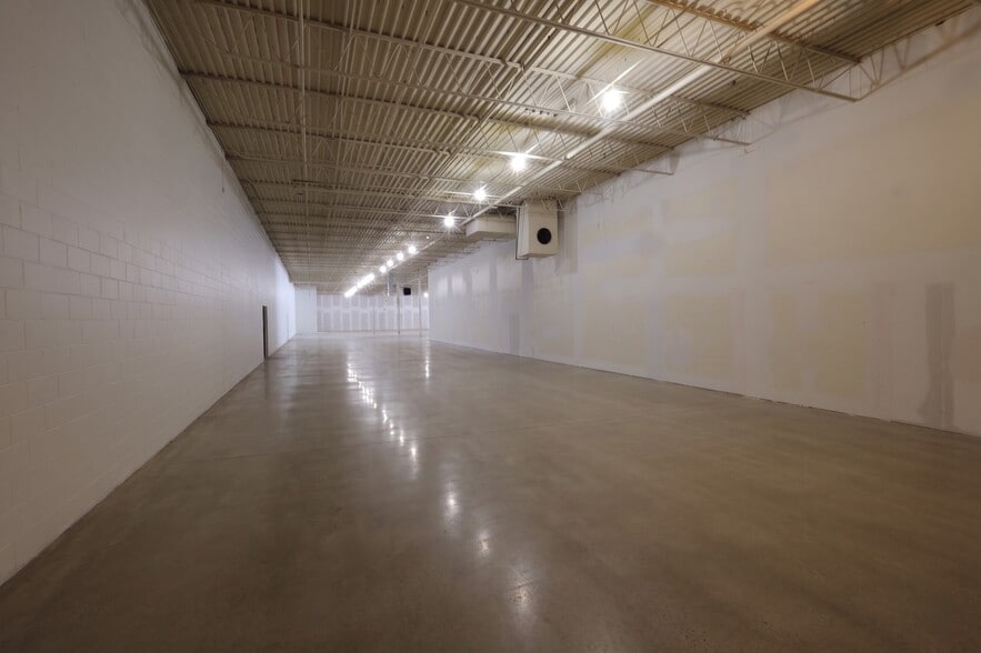 More Photos Of 890-896 S Main St, Centerville Storefront For Lease