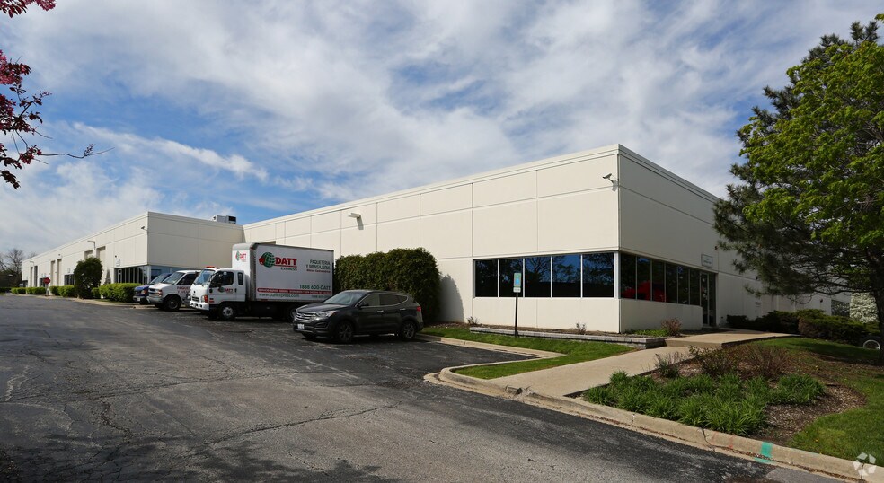 More Photos Of 351-425 Country Club Dr, Bensenville Warehouse For Lease