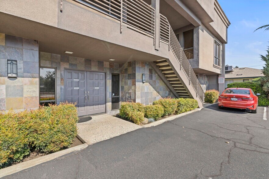 More Photos Of 1606 W Mineral King Ave, Visalia Office For Sale