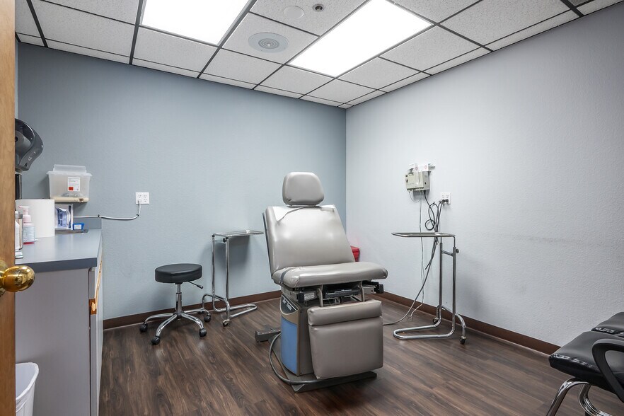 More Photos Of 630 S Rancho Dr, Las Vegas Medical For Lease