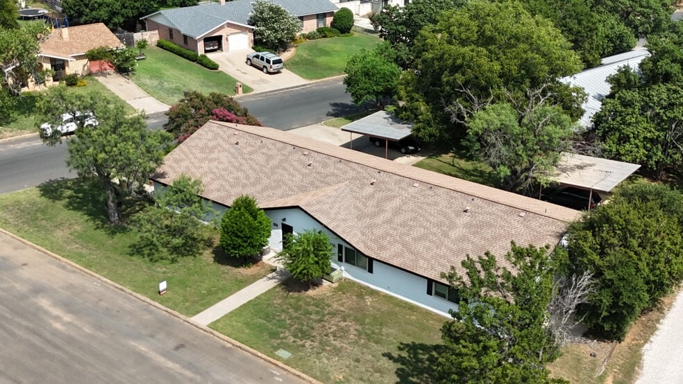 More Photos Of 1405 N Crockett St, Fredericksburg Apartments For Sale