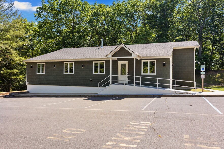 Primary Photo Of 352 Monmouth Rd, Millstone Township Office For Lease