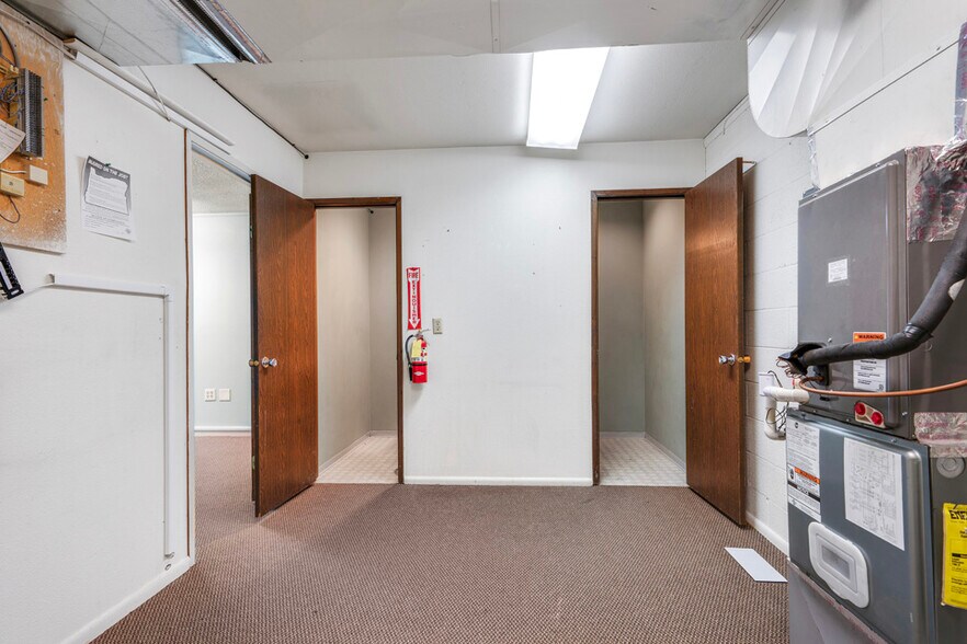 More Photos Of 1149-1159 SW 4th Ave, Ontario Office For Sale