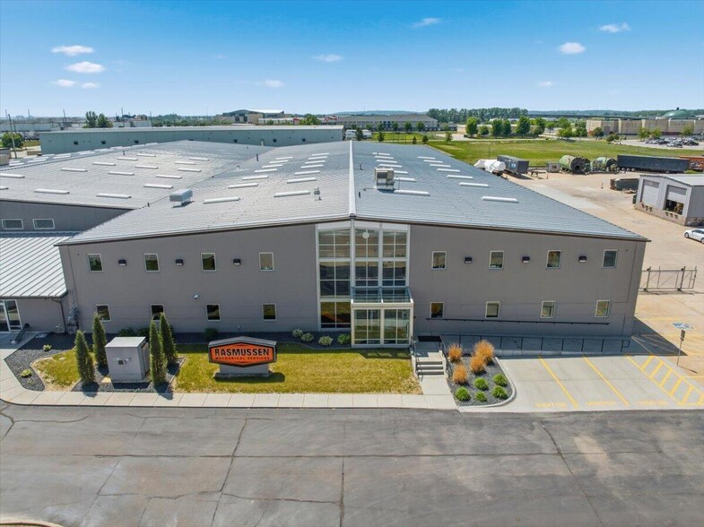 More Photos Of 3211 Nebraska Ave, Council Bluffs Warehouse For Lease