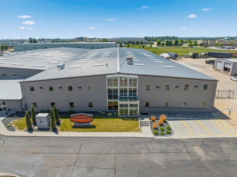 More Photos Of 3211 Nebraska Ave, Council Bluffs Warehouse For Lease