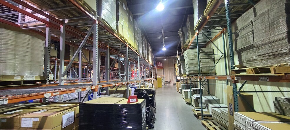 More Photos Of 2400 Pilot Knob Rd, Mendota Heights Light Manufacturing For Lease