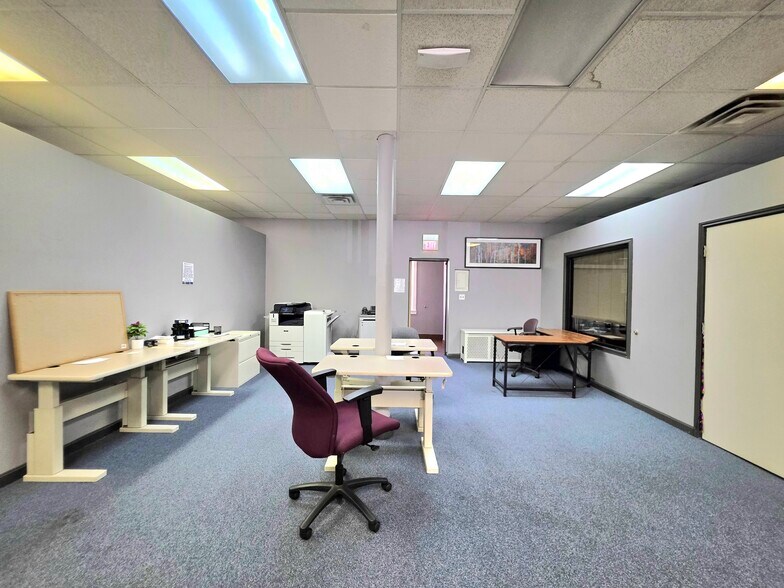 More Photos Of 1902 W Cermak Rd, Chicago Storefront Retail Residential For Lease