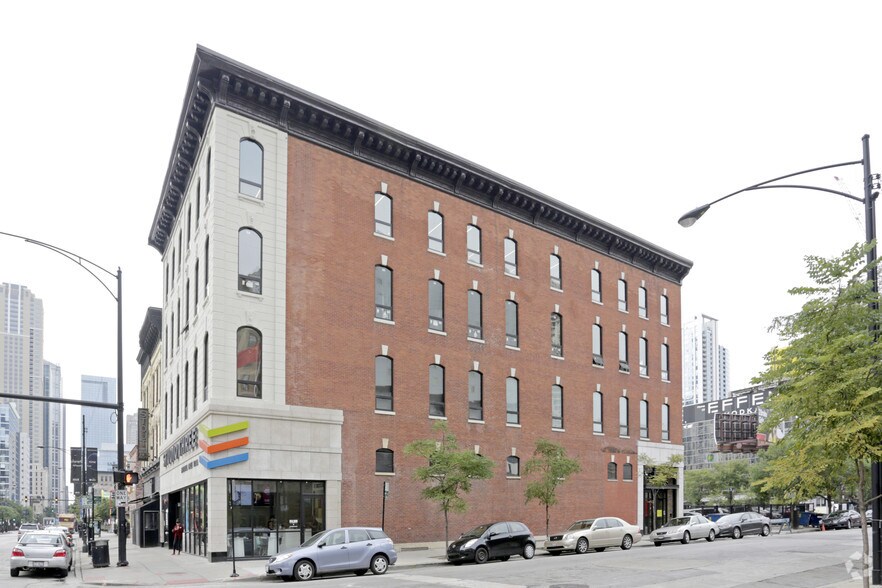 More Photos Of 646-648 N Clark St, Chicago Office For Lease