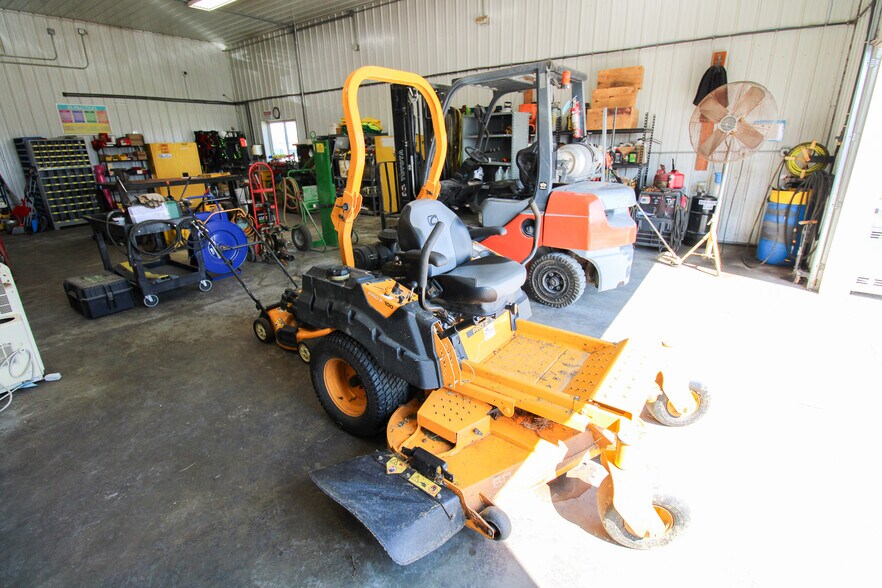 More Photos Of 5640 44th Ave S, Clinton Industrial For Sale
