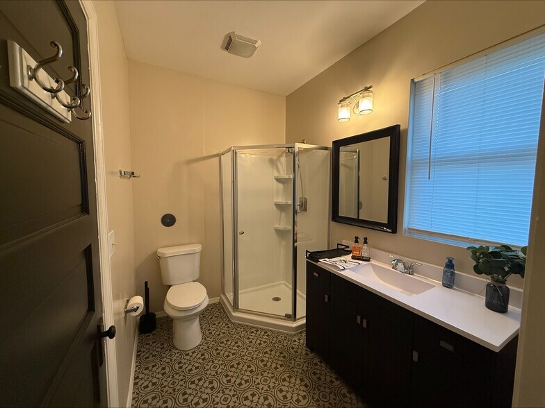 More Photos Of 232 S Buchanan St, Edwardsville Office Residential For Lease