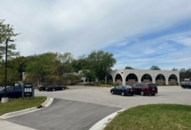 More Photos Of 888 Thackeray Trl, Oconomowoc Medical For Lease