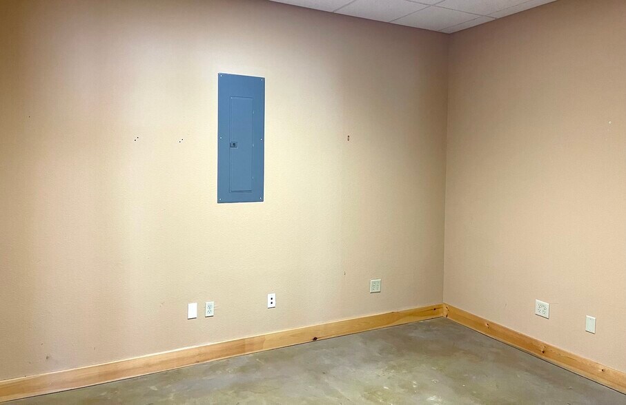 More Photos Of 1274 Blake Rd, Conroe Office For Lease