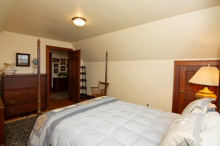 More Photos Of 8789 Seneca Trail South, Ronceverte Office For Sale