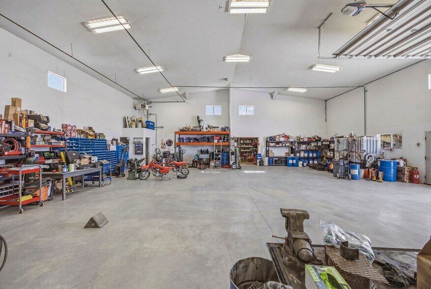 More Photos Of 2213 Henderson Loop, Richland Warehouse For Sale