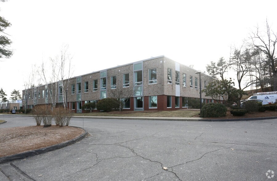 More Photos Of 28 Crosby Dr, Bedford Office For Lease