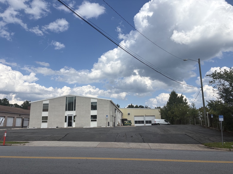 Primary Photo Of 3141 Draper Dr, Fairfax Warehouse For Lease