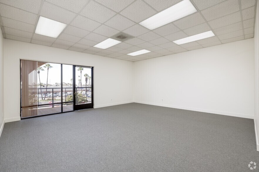More Photos Of 7710 Balboa Ave, San Diego Office For Lease