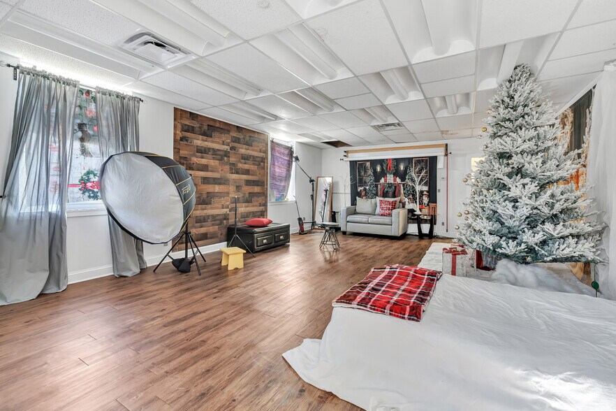 More Photos Of 450 Monroe Tpke, Monroe Unknown For Lease