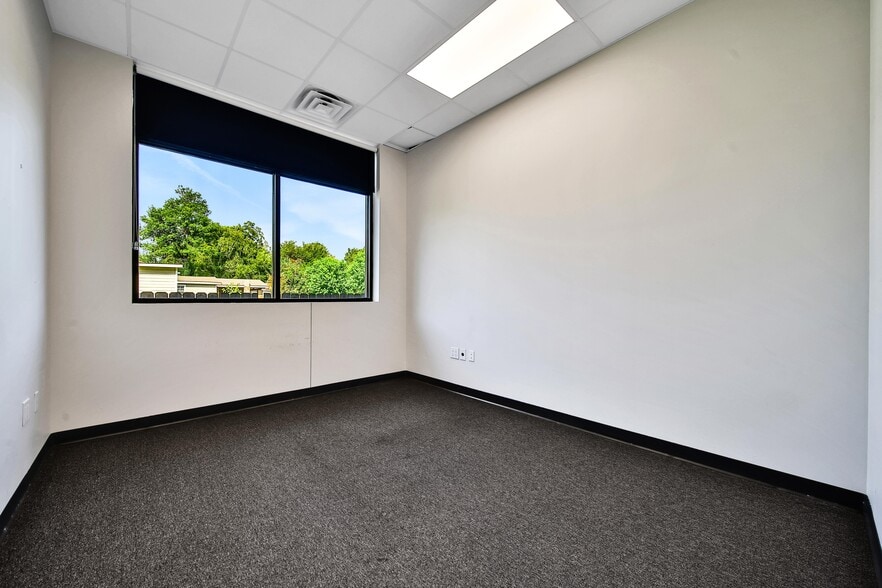 More Photos Of 5939 Albert Dr, Humble Light Distribution For Sale