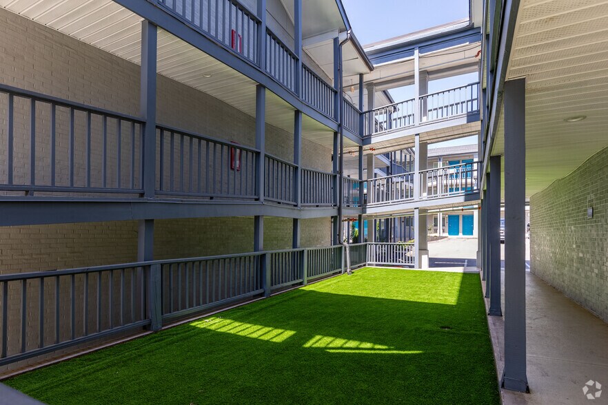 More Photos Of 2425 Atrium Way, Nashville Apartments For Sale