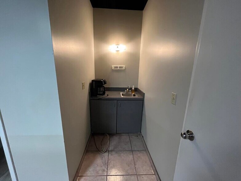 More Photos Of 6250 N Military Trl, West Palm Beach Showroom For Lease