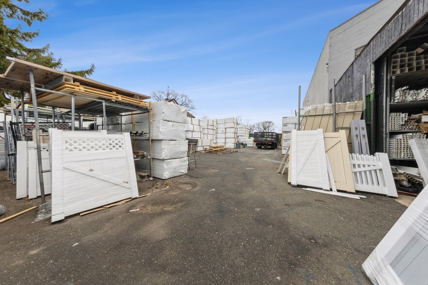 More Photos Of 138-27 247th St, Rosedale Showroom For Sale