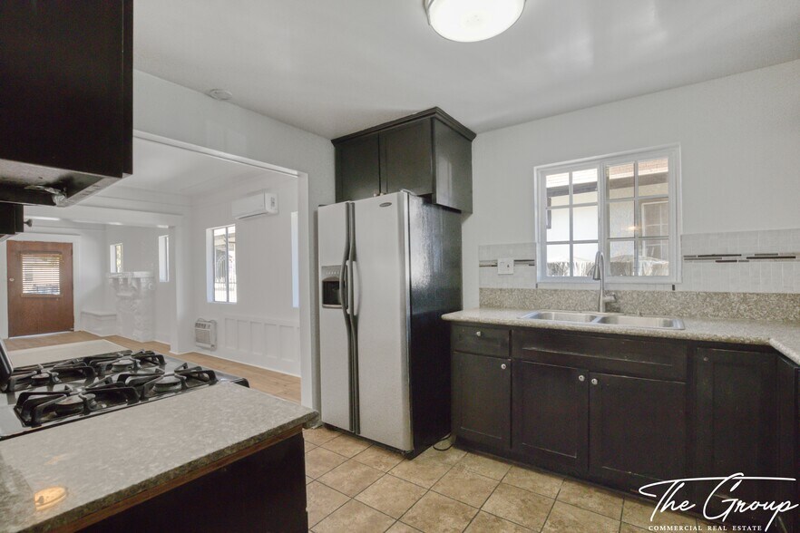 More Photos Of 856 W 47th St, Los Angeles Multifamily For Sale