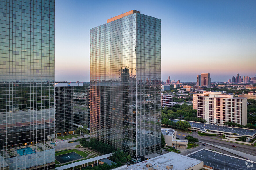 Primary Photo Of 9 Greenway Plz, Houston Office For Lease