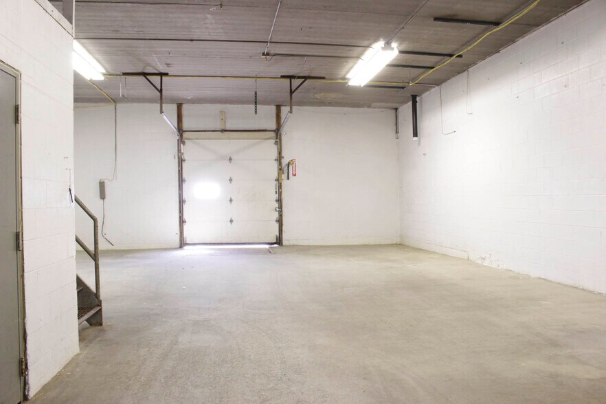 More Photos Of 3355 Ridge Rd, Green Bay Light Distribution For Lease